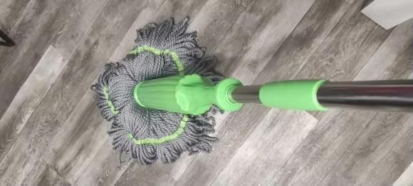 Self-Twisting Water Rotating Mop with Microfiber Head